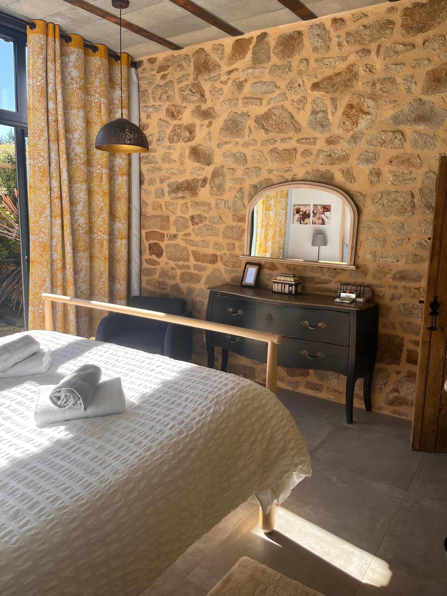 Bed and Breakfast La Sellerie Romagne  Esterno foto